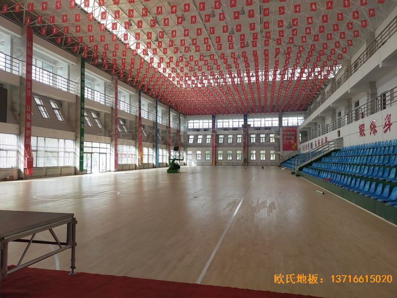鄂爾多斯準格爾旗世紀中學(xué)體育地板安裝案例